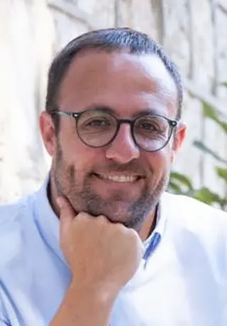 אבי יעקובזון